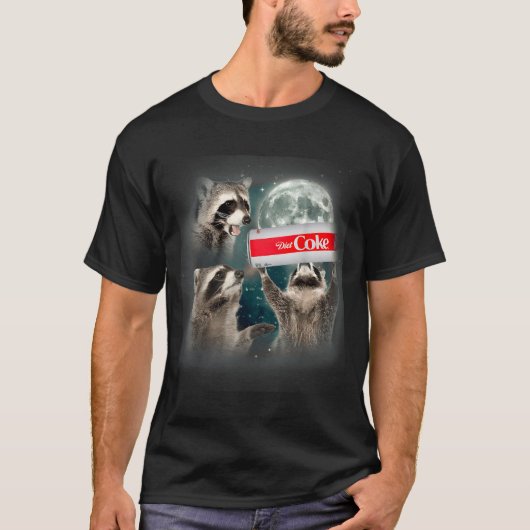 Raccoon Meme 3 Racoons Howling At Moon Funny Weird T-shirt (Voorkant)