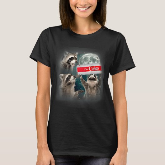 Raccoon Meme 3 Racoons Howling At Moon Funny Weird T-shirt (Voorkant)