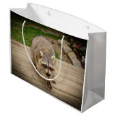 Raccoon met chip groot cadeauzakje (Achterkant Gekanteld)