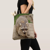 Raccoon met chip tote bag (Dichtbij)