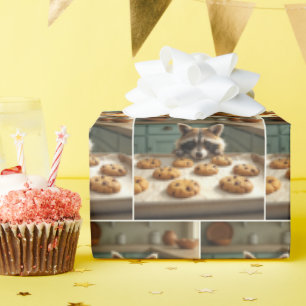 Raccoon op zoek naar chocoladekoekjes cadeaupapier