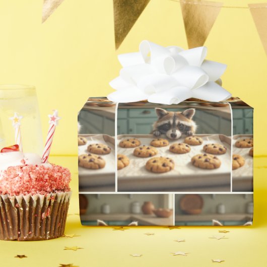 Raccoon op zoek naar chocoladekoekjes cadeaupapier (Verjaardagsfeest)