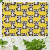 Raccoon Pattern Design Yellow  Theedoek (Gevouwen)