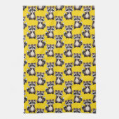 Raccoon Pattern Design Yellow  Theedoek (Verticaal)