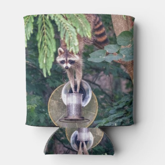 Raccoon Raiding the Bird Feeder Blikjeskoeler (Achterkant)