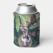 Raccoon Raiding the Bird Feeder Blikjeskoeler (Blikje Achterkant)