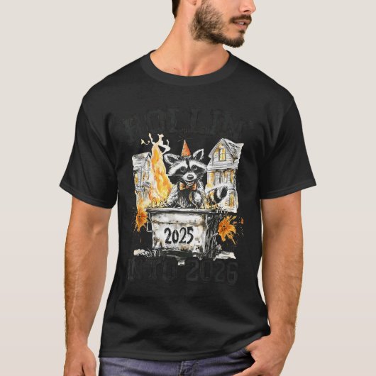 Raccoon Rollin Into 2026 Funny Dumpster Fire 2025 T-shirt (Voorkant)