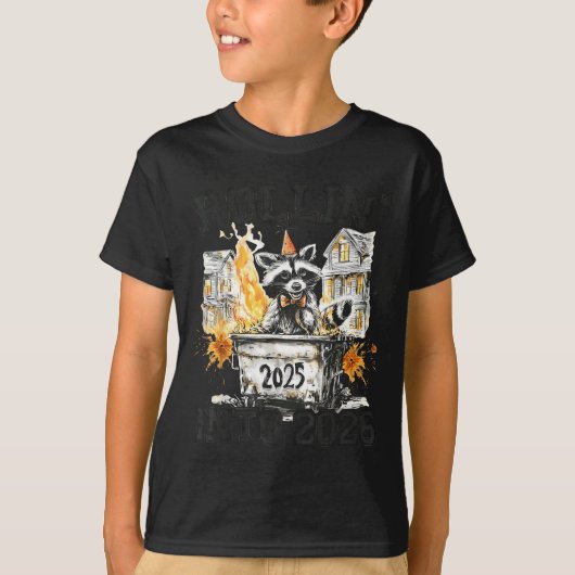 Raccoon Rollin Into 2026 Funny Dumpster Fire 2025  T-shirt (Voorkant)