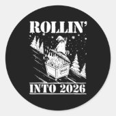 Raccoon Rolling Into 2026 Happy New Year 2026 Funn Ronde Sticker (Voorkant)