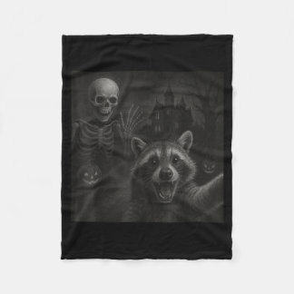 Raccoon Selfie With Skeleton Funny Raccoon Hallowe Fleece Deken