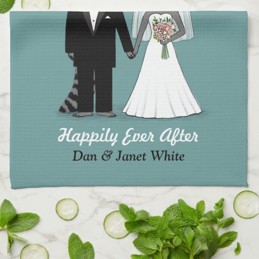 Raccoons Weddenschap en bruid met aangepaste tekst Theedoek (Gevouwen)