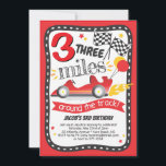 Race auto mijlen rond de baan jongen verjaardag kaart<br><div class="desc">Dit verjaardagsjongensontwerp heeft een schattige raceauto met een rasrand. Klik op de knop aanpassen voor meer flexibiliteit bij het wijzigen van de tekst! Variaties van dit ontwerp, extra kleuren en coördinerende producten zijn beschikbaar in onze winkel, zazzle.com/store/doodlelulu. Neem contact met ons op als u dit ontwerp op een specifiek product...</div>