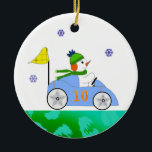 Race Car Driver Snowman Keramisch Ornament<br><div class="desc">Een cool sportthema met een sneeuwman-coureur. Achter het wiel getikt,  klaar om te gaan..</div>