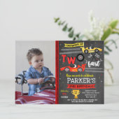 Race Car Racing Twee snelle 2e verjaardag Uitnodig Kaart (Staand voorkant)