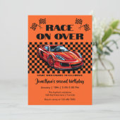 Race op een moderne rode sportauto elke leeftijd kaart (Staand voorkant)