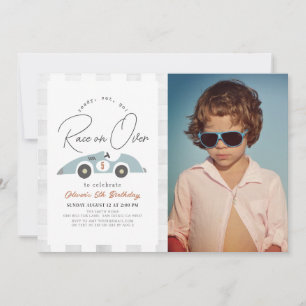 Race op Over Blue Race Auto Jongen Verjaardag Foto Kaart