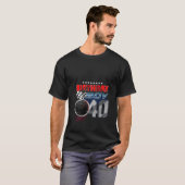 Raceauto 40e verjaardag jongen race auto bestuurde t-shirt (Voorkant volledig)