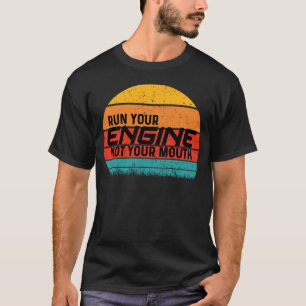 Raceauto voor mechanische sportwagens Ren uw motor T-shirt
