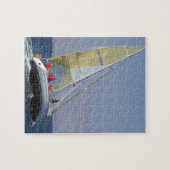 Racend jacht van achteren. legpuzzel (Horizontaal)