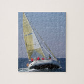 Racend jacht van achteren. legpuzzel (Verticaal)
