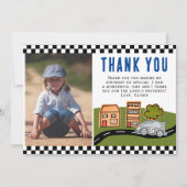 Racende auto op weg jongen foto verjaardag  bedankkaart (Voorkant)