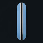 Racers Stripe Edition Skateboard<br><div class="desc">Een leuke coole plank voor de skateboardfan van de familie! Biedt een cool zwart,  blauw en wit streeppatroon. Volledig aanpasbaar om namen,  afbeeldingen,  en meer toe te voegen indien gewenst. Geniet!</div>