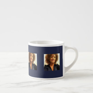 Rachel Dolezal Mok met marineblauw tegelontwerp