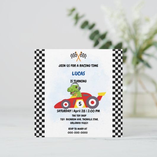 Racing auto jongen spel Grappige Dinosaurus Verjaa Kaart (Staand voorkant)