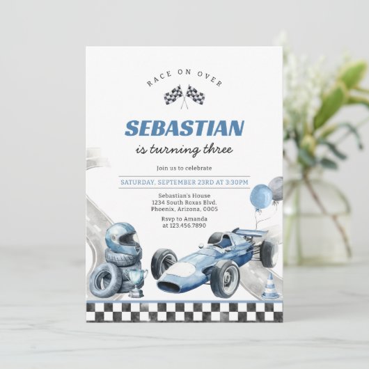 Racing Car Blue Boy Verjaardag Uitnodiging (Staand voorkant)