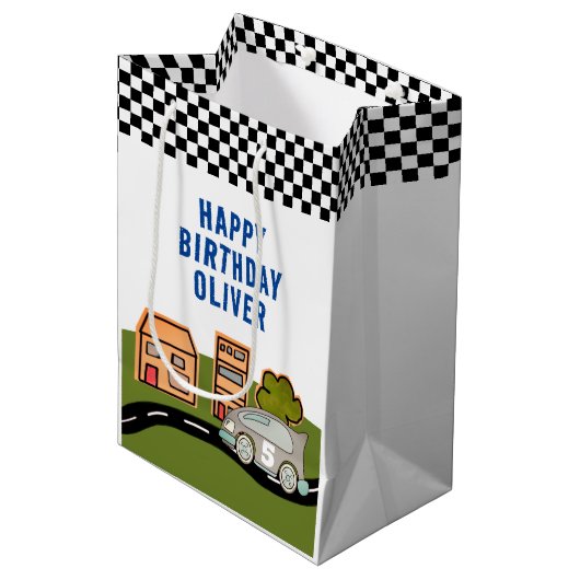 Racing Car Road House Name Happy Birthday Medium Cadeauzakje (Voorkant Gekanteld)