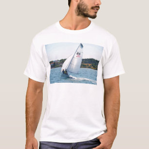 Racing Dinghy op snelheid T-shirt