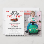 Racing van twee snelle autojongen op de tweede ver kaart (Voorkant)