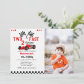 Racing van twee snelle autojongen op de tweede ver kaart (Staand voorkant)