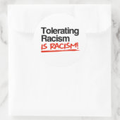 Racisme tolereren is racisme ronde sticker (Tas)