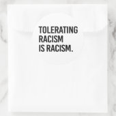 Racisme tolereren is racisme ronde sticker (Tas)