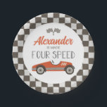 rackauto gemaakt met vier snelheden, op halve dag papieren bordje<br><div class="desc">De rode  auto maakte vier snelheden van het vierde bord van de geboorte.</div>