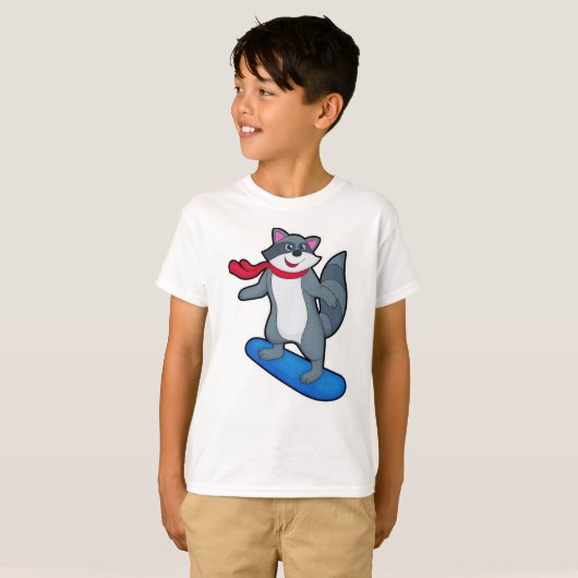 Racoon als Snowboarder met Snowboard en Scarf T-shirt (Voorkant volledig)