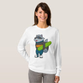 Racoon als Snowboarder met Snowboard T-shirt (Voorkant volledig)