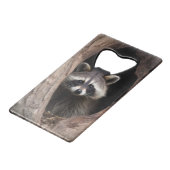Racoon in boomgrot creditkaart flessenopener (Voorkant Gekanteld)
