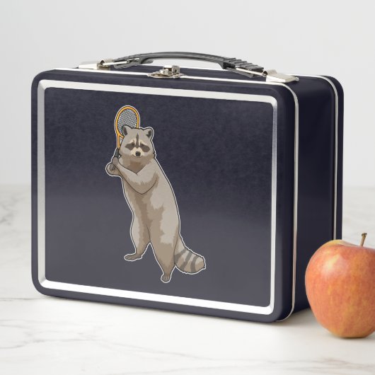 Racoon in Tennis met Tennis racket (In situ)