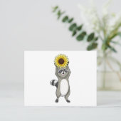 Racoon met zonnebloem briefkaart (Staand voorkant)
