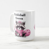 Racoon Pink Pickleball Queen Mug Koffiemok (Voorkant links)
