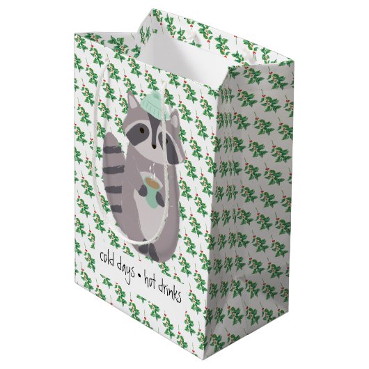 Racoon With A Hot Drink Medium Cadeauzakje (Achterkant Gekanteld)