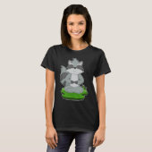Racoon Yoga Fitness Meditatie T-shirt (Voorkant volledig)