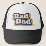 Rad Pa Trucker Pet<br><div class="desc">Dit Rad Dad Retro-ontwerp is een geweldig cadeau voor iedereen en is perfect om in huis of buiten te draag.</div>