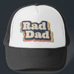 Rad Pa Trucker Pet<br><div class="desc">Dit Rad Dad Retro-ontwerp is een geweldig cadeau voor iedereen en is perfect om in huis of buiten te draag.</div>