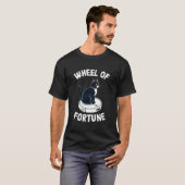 Rad van Fortuin Kat Op Robot Stofzuiger Kat 4 T-shirt (Voorkant volledig)
