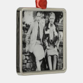 Radclyffe Hall en Una Vincenzo Metalen Ornament (Rechts)