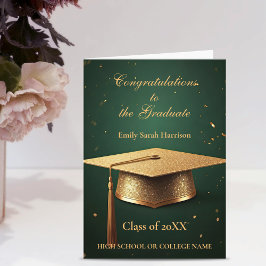 Radiant Glittery Gold Graduation Cap op Groen Kaart