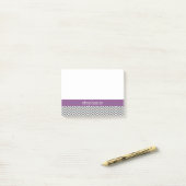Radiant Orchid en Gray Chevrons Aangepaste naam Post-it® Notes (Op bureau)